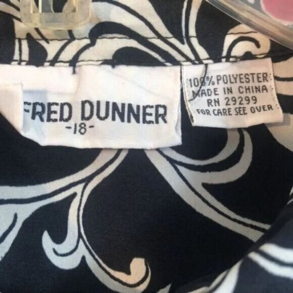 Alfred Dunner Floral Print Top Size 18 Button Down Black Red White - Picture 3 of 9